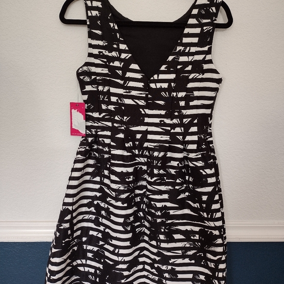 Vince Camuto dress - Picture 2 of 3